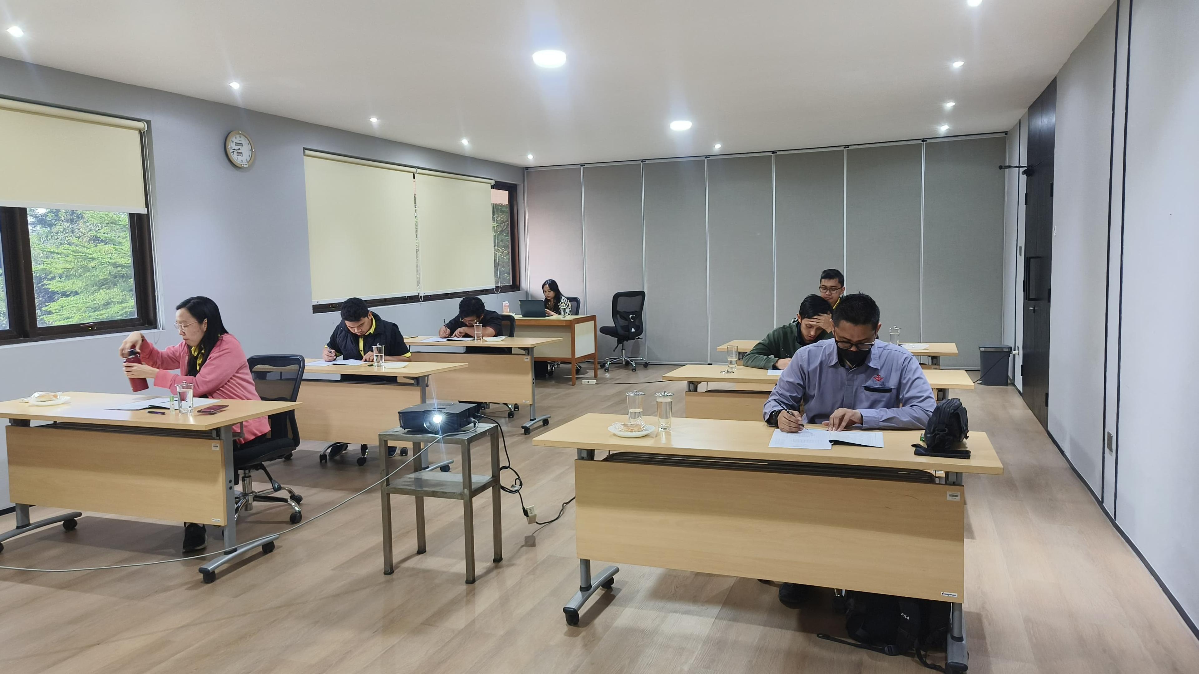 Assessment center, diskusi HR, atau workshop korporat Logos Consulting