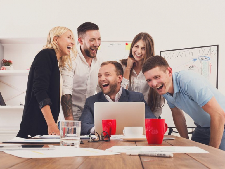 Tips-Bekerja-Nyaman-di-Kantor